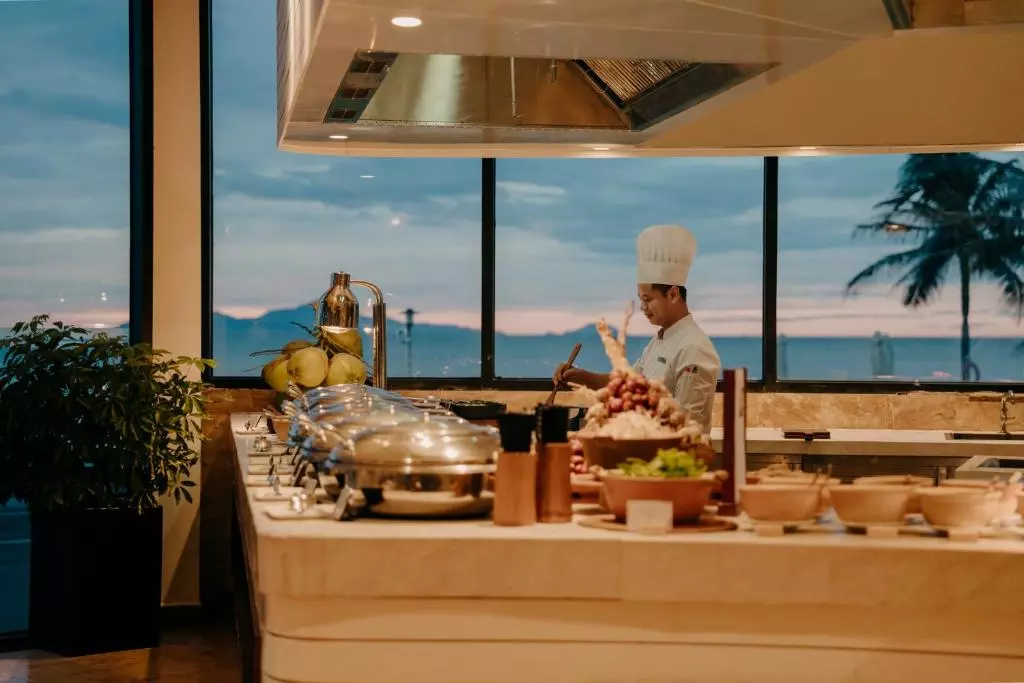 سلف هتل ملیا دانانگ بیچ